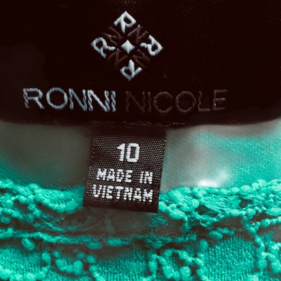 LACE EMERALD GREEN SLEEVELESS SHEATH DRESS - Picture 11 of 12